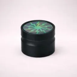 4-teiliger Aluminium Grinder 50 mm in Grün – kompakte Kräutermühle mit magnetischem Deckel