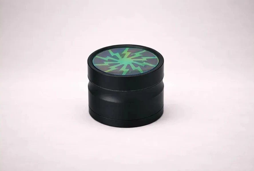 4-teiliger Aluminium Grinder 50 mm in Grün – kompakte Kräutermühle mit magnetischem Deckel